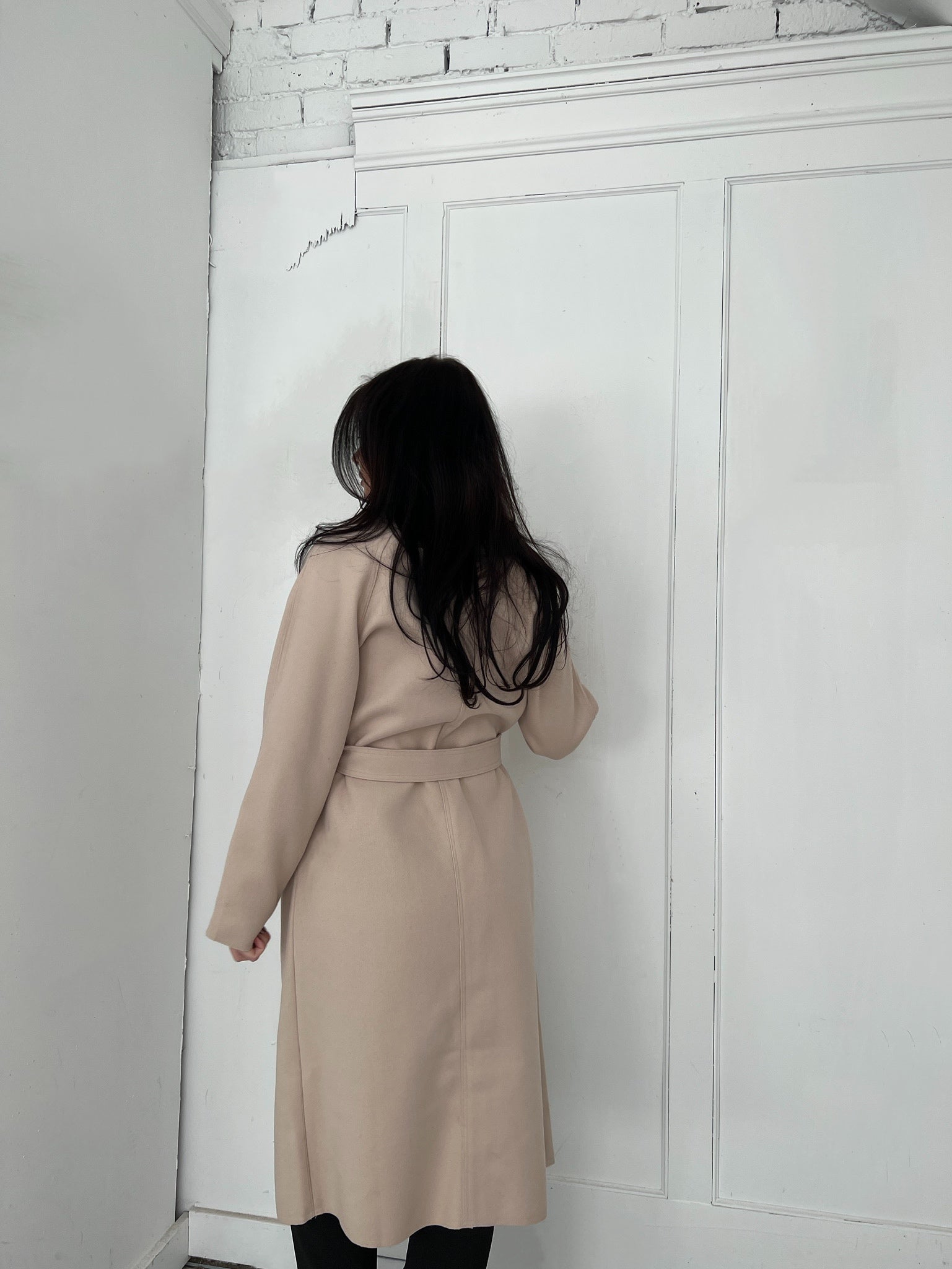 Cotton and wool blend trench coat with button and waist belt closure in beige