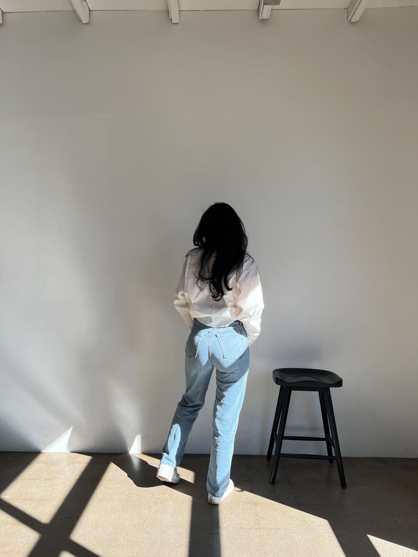 High waisted, form fitting jeans in a light wash